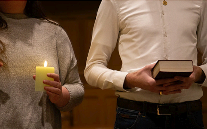 In de kerk, uit de kast